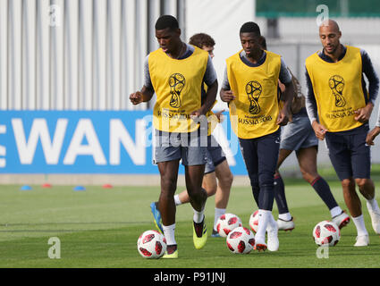 Moscou, Russie. 14 juillet, 2018. Le football, Coupe du Monde FIFA 2018, l'équipe nationale de France, la formation finale avant la finale France vs Croatie : France's Paul Pogba (L), Ousmane Dembele (C), et Steven N'Zonzi (R). Crédit : Christian Charisius/dpa/Alamy Live News Banque D'Images