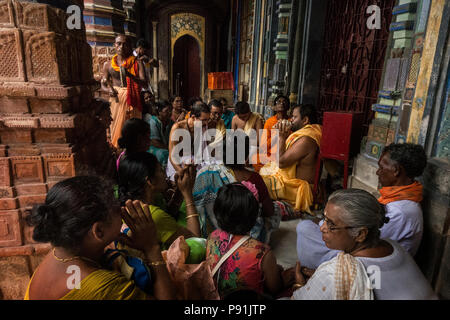 Kolkata, Inde. 14 juillet, 2018. Les dévots indiens célèbrent la Rath Yatra (char voyage de Gisèle) Festival à Guptipara, quelque 90 km de Kolkata, Inde, le 14 juillet 2018. Credit : Tumpa Mondal/Xinhua/Alamy Live News Banque D'Images