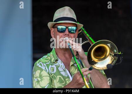 Brentwood, Essex, 14 juillet 2018 Festival de musique 2018 Brentwood de Brentwood Essex Centre La bande de crédit Scorchers Ian Davidson/Alamy Live News Banque D'Images