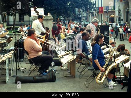 Un Big Band jouant à la Nouvelle Orléans, USA. Banque D'Images