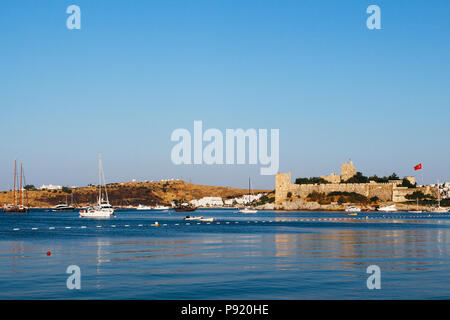 Le château de Bodrum et la mer Égée à Bodrum, Turquie Banque D'Images
