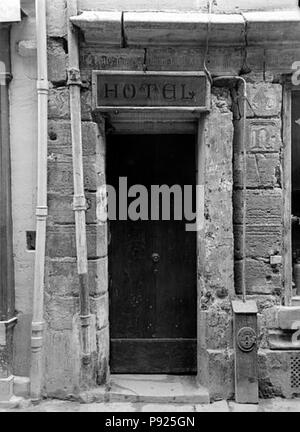 408 Maison dite de Nicolas Flamel - façade sur rue, porte, à gauche - Paris - Médiathèque de l'architecture et du patrimoine - APMH00015953 Banque D'Images