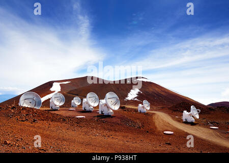 Observatoires sur sommet du Mauna Kea montagne. Installations de recherche astronomique et observatoires grand télescope situé au sommet du Mauna Kea Banque D'Images