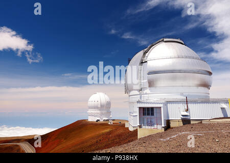 Observatoires sur sommet du Mauna Kea montagne. Installations de recherche astronomique et observatoires grand télescope situé au sommet du Mauna Kea Banque D'Images