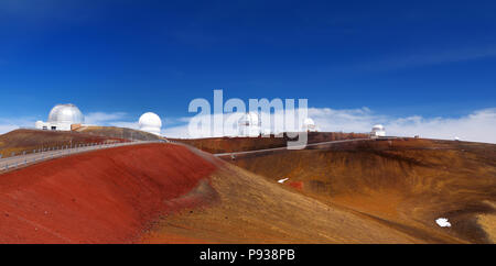 Observatoires sur sommet du Mauna Kea montagne. Installations de recherche astronomique et observatoires grand télescope situé au sommet du Mauna Kea Banque D'Images