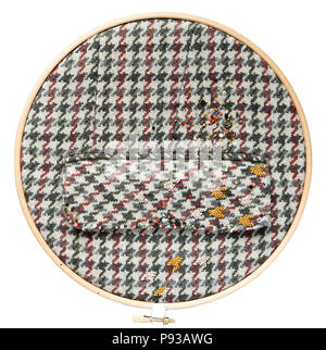 Tambour avec broderie de perles isolé sur fond blanc.  : Chemin de détourage. Banque D'Images