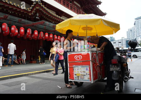 Singapour - une belle ville parfaite. Rues étonnantes, de belles personnes et architectures de soufflement d'esprit Banque D'Images