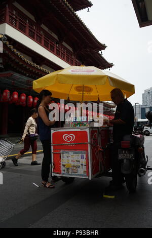 Singapour - une belle ville parfaite. Rues étonnantes, de belles personnes et architectures de soufflement d'esprit Banque D'Images