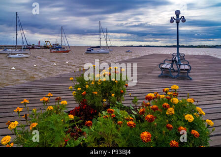 Le port de Colonia del Sacramento au crépuscule. Banque D'Images