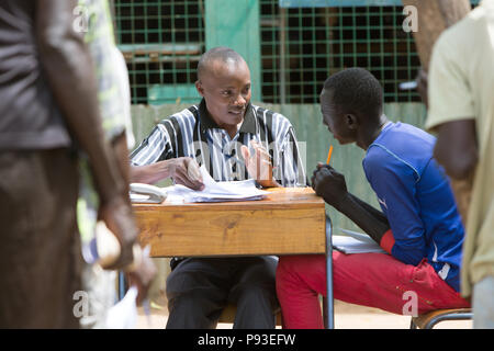 Kakuma, Kenya - projet éducatif de l'organisation non gouvernementale catholique Don Bosco Mondo dans le camp de réfugiés Kakuma. Banque D'Images