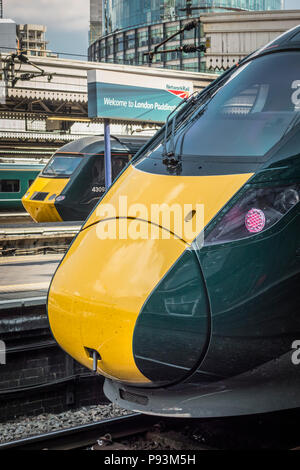 Classe Hitachi 800 Intercity-Express train locomotive à la gare de Paddington, Londres, UK Banque D'Images