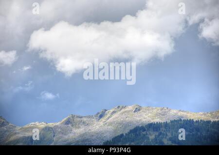 Oberdrauburg, Zwickenberg, Dorf, Zettersfeld, Wald, Kaernten, Dorf, Schleinitz, Weiler, Siedlung, Haus, Lienzer Dolomiten, Wolken, Wetter, Sturm, être Banque D'Images