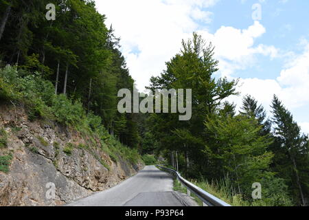 Oberdrauburg, Zwickenberg, Dorf, Zettersfeld, Wald, Kaernten, Dorf, Schleinitz, Weiler, Siedlung, Haus, Lienzer Dolomiten, Wolken, Wetter, Sturm, être Banque D'Images