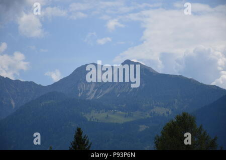 Oberdrauburg, Zwickenberg, Dorf, Zettersfeld, Wald, Kaernten, Dorf, Schleinitz, Weiler, Siedlung, Haus, Lienzer Dolomiten, Wolken, Wetter, Sturm, être Banque D'Images