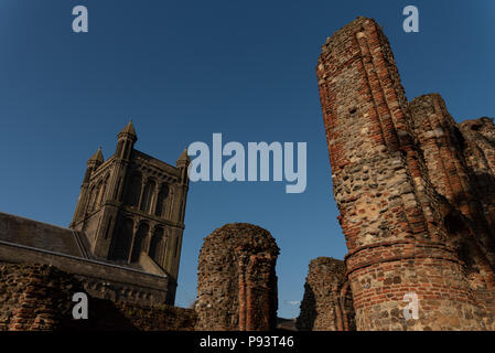 Les ruines prieuré de St Botolph se trouvent dans le parc de l'église de St Botolph. Colchester, Essex, Royaume-Uni Banque D'Images