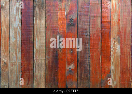 Close up de texture de fond peint patiné rouge et brun, planches en bois de style rustique, panneau mural Banque D'Images