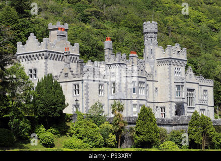 L'Abbaye de Kylemore est un monastère bénédictin fondé en 1920 sur le terrain de Château de Kylemore, dans le Connemara, comté de Galway, Irlande. Banque D'Images