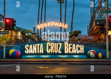 Boardwalk de Santa Cruz et le parc d'attractions Banque D'Images