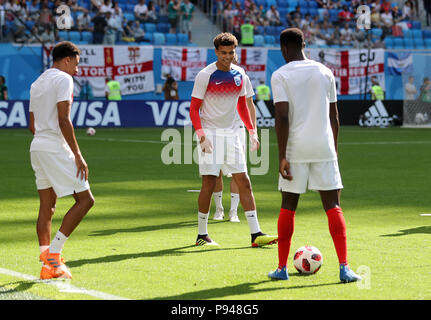 L'Angleterre Alli Dele (centre), Jesse Lingard (à gauche) et Danny Welbeck en préchauffage avant la Coupe du Monde de la troisième place match play-off à Saint Petersbourg Stadium. Banque D'Images