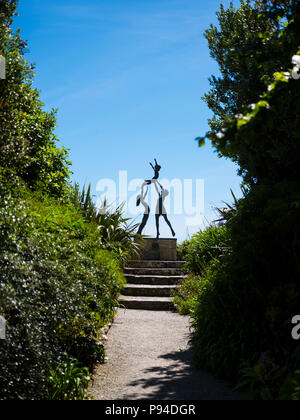 La sculpture de David Enfants Tresco Wynne, Treco Abbey Gardens, Îles Scilly. Banque D'Images