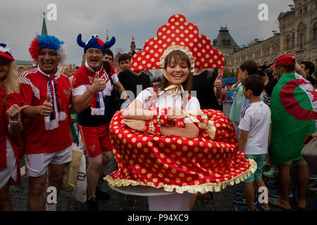 Moscou, Russie. 14, juillet 2018. Fédération de football fans chanter et danser sur la place Rouge à Moscou pendant la Coupe du Monde de la FIFA, Russie 2018 Banque D'Images