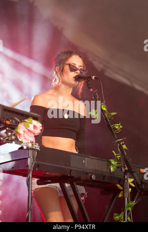 Nina Nesbitt en prestation au Festival 2018 Cornbury, Chadlington, Oxfordshire Crédit : John Lambeth/Alamy Live News Banque D'Images