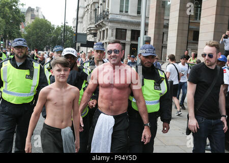 London UK 14 juillet 2018 Tommy 'libre' (Robinson) les supporters sont loin de plomb par la police dans le centre de Londres. Banque D'Images