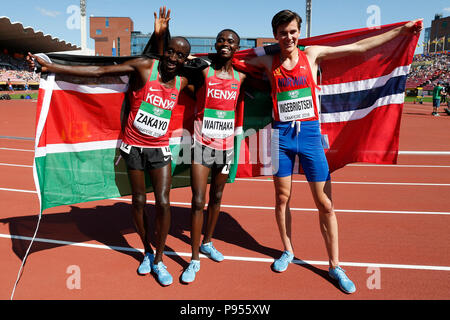 Tampere, Finlande. 14 juillet, 2018. Edward Zakayo Pingua (L) du Kenya, Stanley Waithaka Mburu (C) du Kenya et Jakob Ingebrigtsen de Norvège célébrer après le Men's 5000 mètres au final les Championnats du Monde U20 Championships à Tampere, Finlande, le 14 juillet 2018.Edward Zakayo Pingua a gagné la médaille d'or avec 13 minutes et 20,16 secondes, Mburu a remporté la médaille d'argent avec 13 minutes et 20,57 secondes, et a obtenu la troisième place Ingebrigtsen avec 13 minutes et 20,78 secondes. Credit : Matti Matikainen/Xinhua/Alamy Live News Banque D'Images