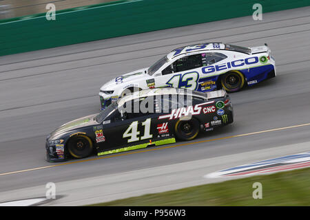 14 juillet 2018 - Sparte, Kentucky, États-Unis d'Amérique - Kurt Busch (41) apporte sa voiture de course à l'avant et pendant l'État Quaker 400 au Kentucky Speedway à Sparte, Kentucky. (Crédit Image : © Chris Owens Asp Inc/ASP via Zuma sur le fil) Banque D'Images