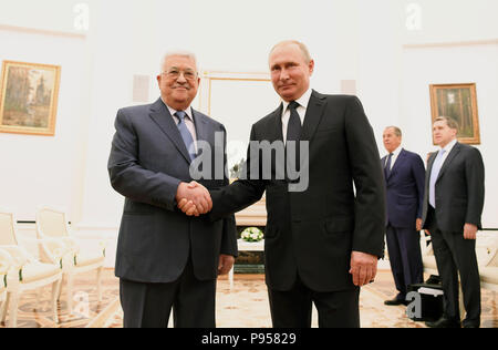 Moscou, Russie. 14 juillet, 2018. Le président palestinien Mahmoud Abbas rencontre le président russe Vladimir Poutine au Kremlin, à Moscou. Credit : Thaer Ganaim Images/APA/ZUMA/Alamy Fil Live News Banque D'Images