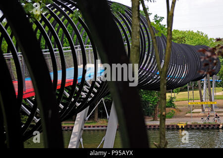 Allemagne, Rhénanie du Nord-Westphalie - Pont Rehberger Slinky Springs à la renommée à Oberhausen Banque D'Images