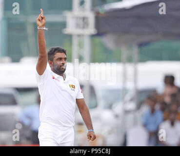 Le Sri Lanka. 14 juillet, 2018. Sri Lanka a Dilruwan Perera célèbre après wicket au cours de la troisième journée de l'ouverture test match entre le Sri Lanka et l'Afrique du Sud au stade de cricket international le Galle dans Galle le 14 juillet 2018. Credit : Lahiru Harshana/Pacific Press/Alamy Live News Banque D'Images