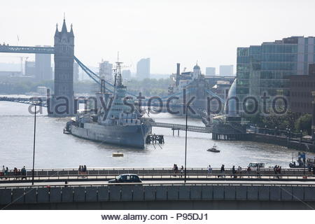 Météo radieuse à Londres comme de nombreux bâtiments ouverts pour le week-end des jardins ouverts donnant une vue magnifique sur la Tamise, le Tower Bridge et HMS Belfast. Banque D'Images