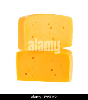 Deux morceaux de fromage isolé sur fond blanc. With clipping path. Banque D'Images