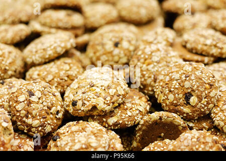 Biscuits sucrés avec les céréales et les raisins secs. Focus sélectif. Banque D'Images