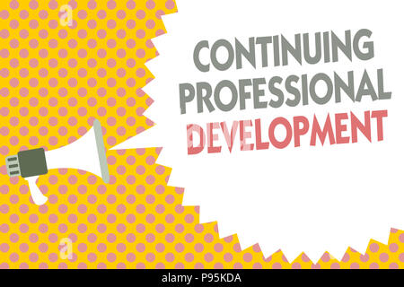 La main conceptuel montrant un développement professionnel continu. Photo d'affaires suivi texte et documenter les connaissances haut-parleur mégaphone bubb Banque D'Images