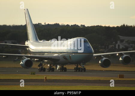 Avec le président des États-Unis Donald Trump à bord, Air Force 1 (92-9000) arrive à l'Aéroport International de Prestwick en Ayrshire Banque D'Images