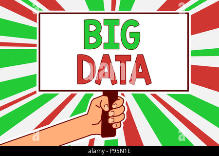 Signe texte montrant Big Data. Ensembles de photo conceptuelle que si complexe que les logiciels traditionnels ne s'en occuper Man hand holding poster important prot Banque D'Images