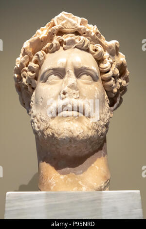 L'empereur Hadrien, Portrait, Tête Colossale Pentelic Marble, trouvé à Athènes, 130-140 AD. Banque D'Images