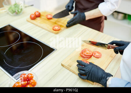 Méconnaissable Chefs Cooking Banque D'Images