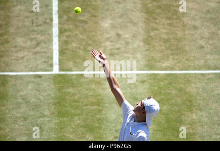 Jack Draper sert au jour 13 de l'de Wimbledon à l'All England Lawn Tennis et croquet Club, Wimbledon. ASSOCIATION DE PRESSE Photo. Photo date : dimanche 15 juillet 2018. Voir l'histoire de Wimbledon TENNIS PA. Crédit photo doit se lire : Steven Paston/PA Wire. RESTRICTIONS : un usage éditorial uniquement. Pas d'utilisation commerciale sans l'accord préalable écrit de l'. PROFILS TÊTES L'utilisation de l'image fixe seulement - pas d'images en mouvement pour émuler la diffusion. Pas de superposition ou l'enlèvement de parrain/ad logos. Appelez le  +44 (0)1158 447447 pour de plus amples informations. Banque D'Images