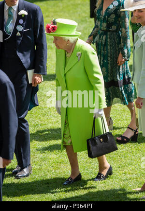 Sa Majesté la Reine assistant à Royal Ascot le vendredi - journée des forces armées. Banque D'Images