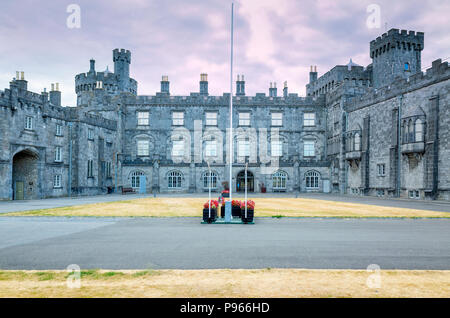 Vue avant du château médiéval de Kilkenny, Leinster, République d'Irlande, Europe Banque D'Images