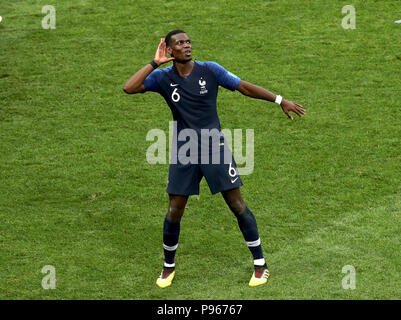 Paul Pogba La France célèbre après avoir remporté la finale de la Coupe du Monde de la FIFA au stade Luzhniki de Moscou. Banque D'Images