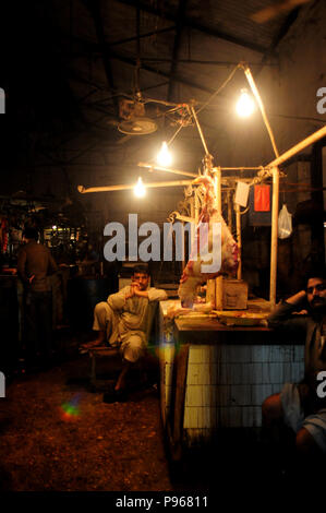 Vendeur dans le marché du boeuf de l'Impératrice, Karachi Pakistan Banque D'Images