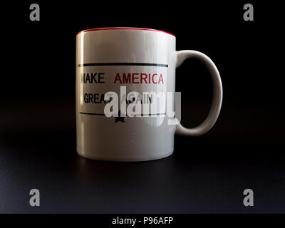 Faire à nouveau l'Amérique grande tasse en studio light blanc campagne trump Coffee cup Banque D'Images