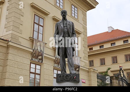 Statue de Tomáš Masaryk, premier président de la Tchécoslovaquie. Palais Salmov, Hradčanské náměstí, Hradčany, Prague, Tchéquie (République tchèque), de l'Europe Banque D'Images