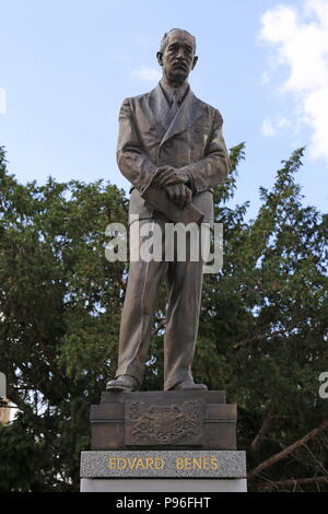 Statue du deuxième président tchécoslovaque Edvard Beneš par Karel Dvořák, Loretánské náměstí, Hradčany, Prague, Tchéquie (République tchèque), de l'Europe Banque D'Images