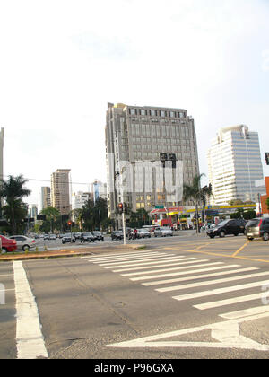 Immeuble, Avenue Juscelino Kubitschek, Itaim Bibi, São Paulo, Brésil Banque D'Images