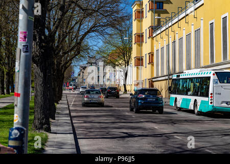 Street view dans la partie moderne de Tallin, Estonie Banque D'Images